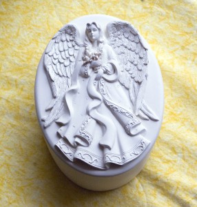 OvalAngelKeepsake