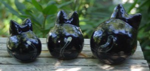 Urn-SolidBlack-back